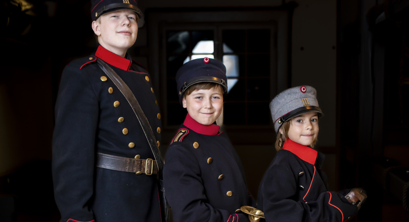 Børn i uniform