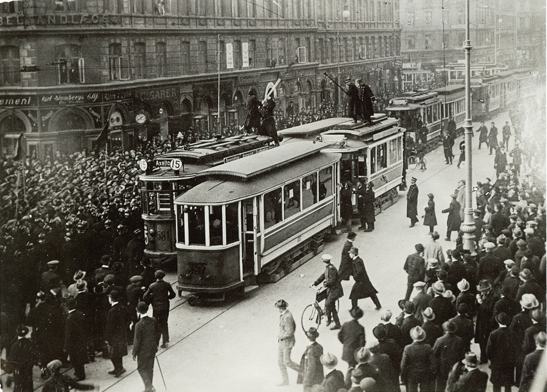 Urolighederne i København 13. november 1918 kaldet Grønttorvsspektaklerne.